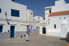 Image du Maroc Professionnelle de  Vue d'une rue de la kasbah d’Asilah, ville au nord-ouest du Maroc à 40 km au sud de Tanger, ancienne fortification Portugaise  construite XVIe siècle, Jeudi 5 Juillet 2012. (Photo / Abdeljalil Bounhar)
 